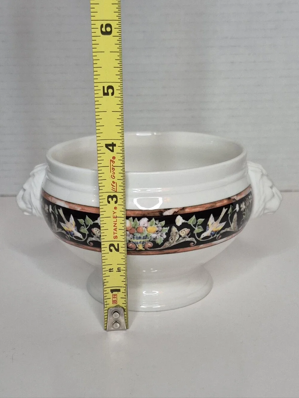 Villeroy and Boch Intarsia Chateau Collection Lion Head Soup Cream Bowl